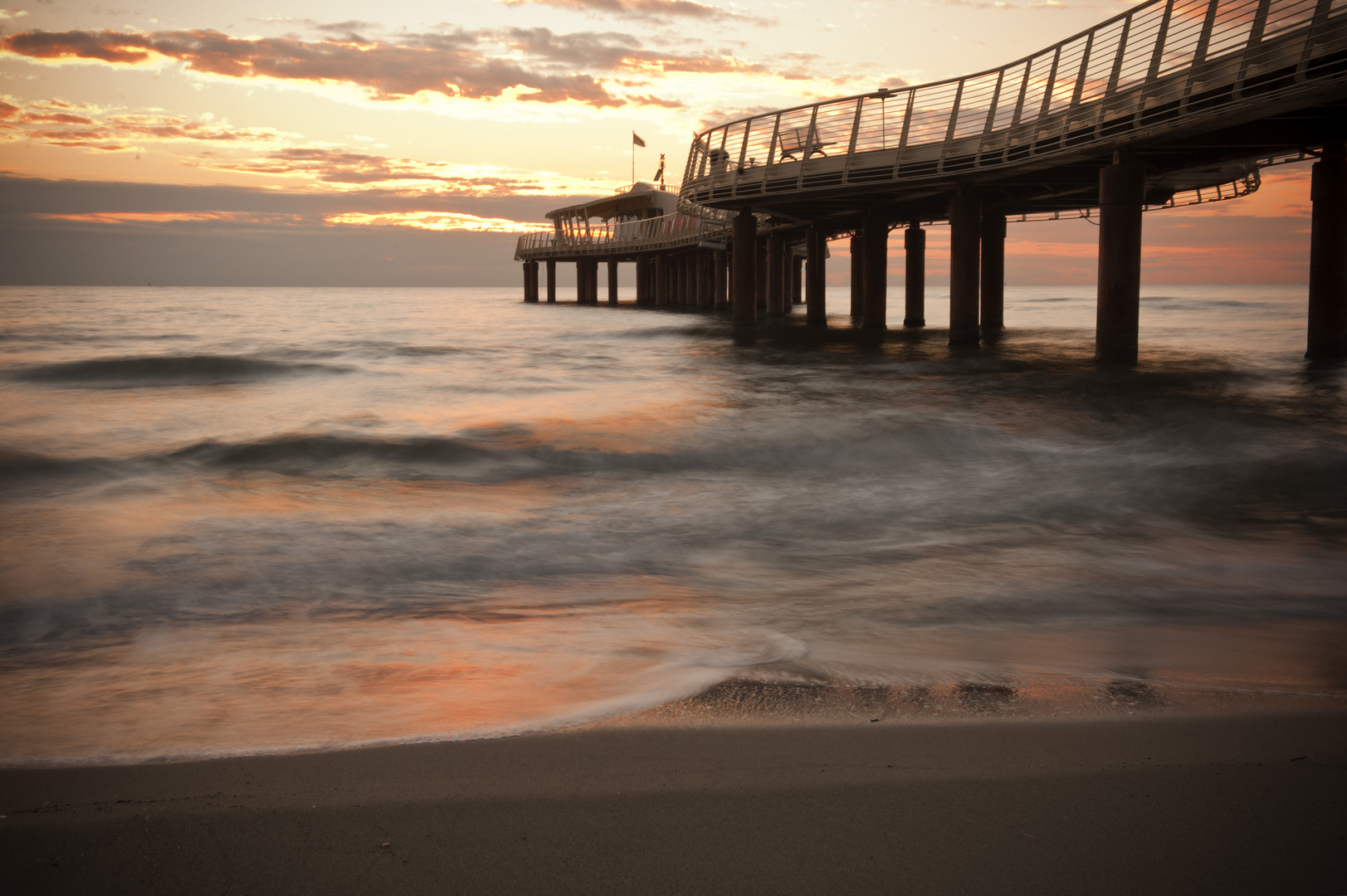 Tramonto sul pontile