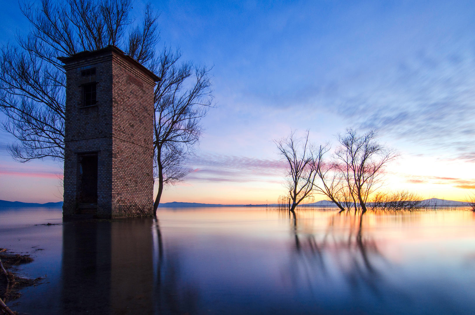 Tramonto sul trasimeno