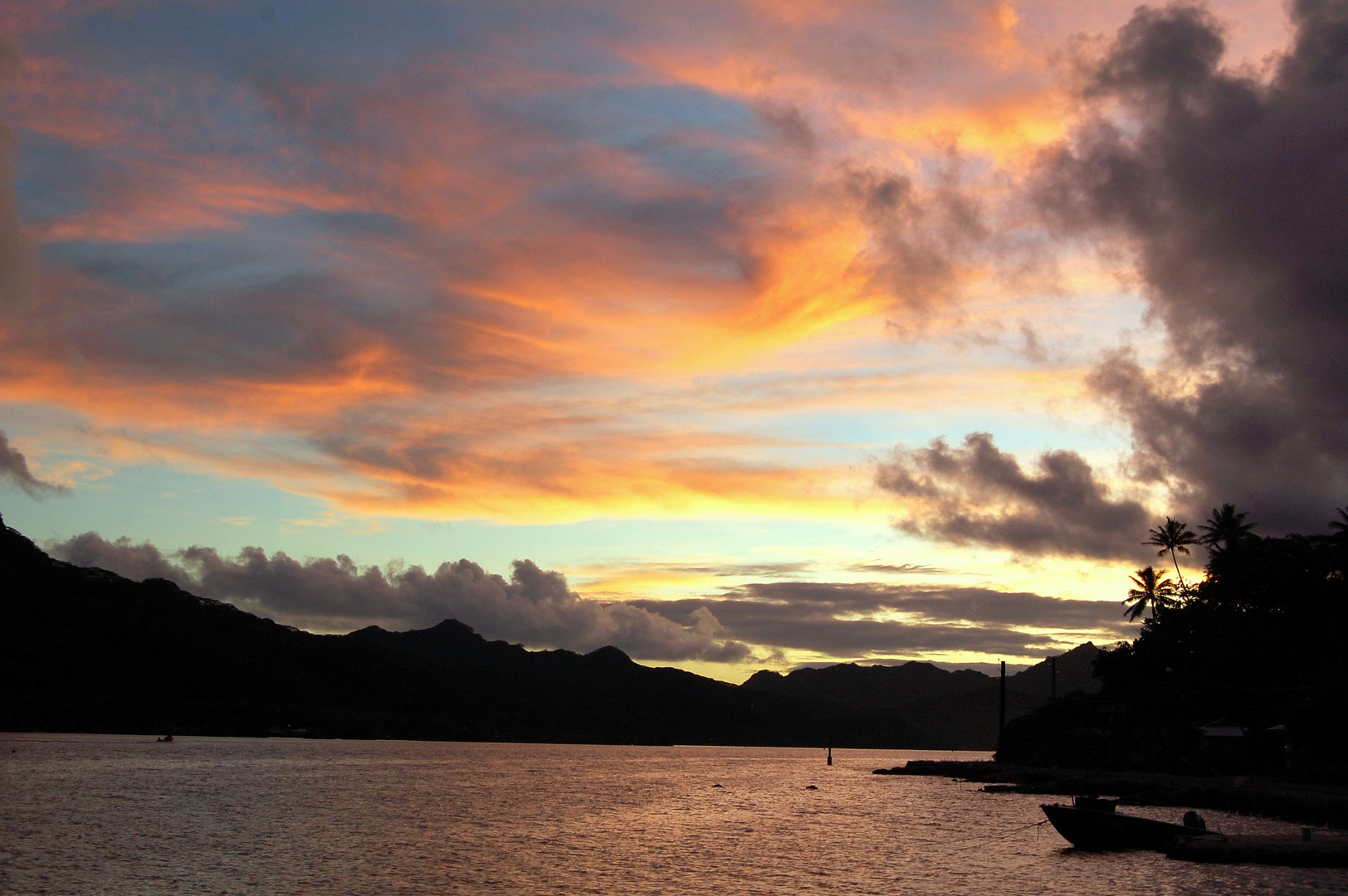 Tramonto sull' isola di tahaa- Polinesia Francese