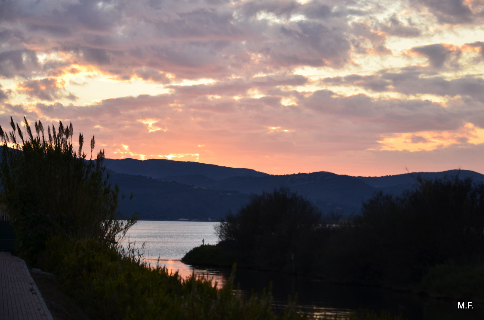 tramonto sulla laguna di orbetello