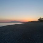 Tramonto sulla spiaggia Bova marina con vista dell'Etna