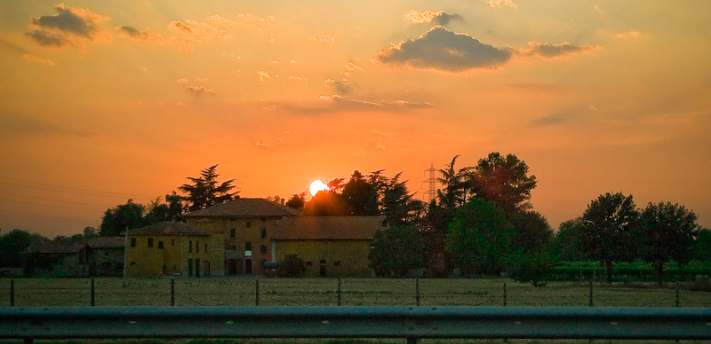 Tramonto sull'autostrada