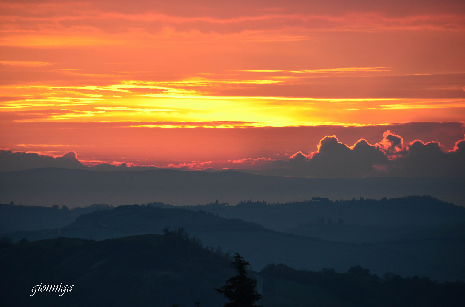 Tramonto sulle crete senesi, Rapolano Terme, Si.