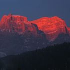 tramonto sulle montagne