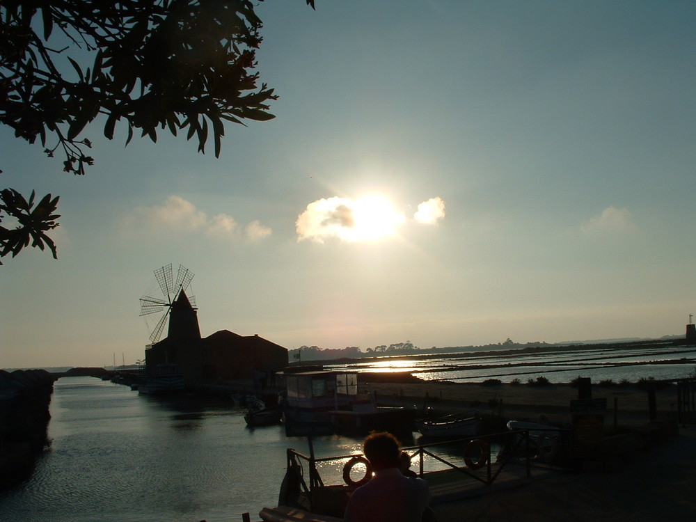 tramonto sulle saline di Mozia