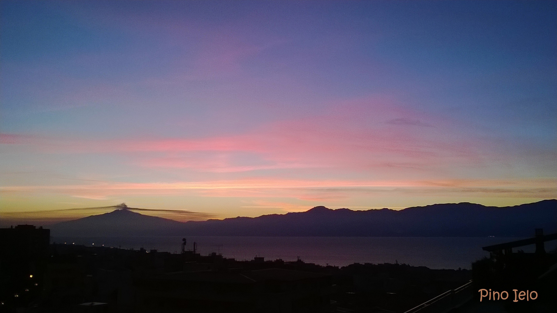 Tramonto sullo stretto di Messina