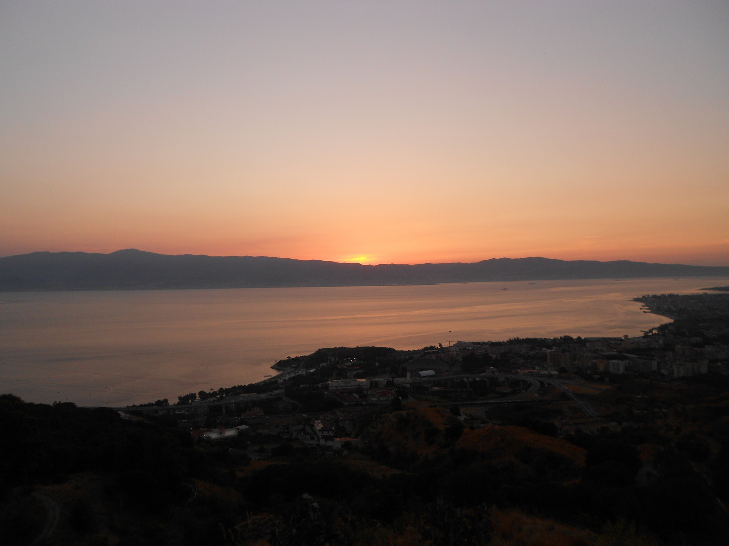 Tramonto sullo stretto di Messina