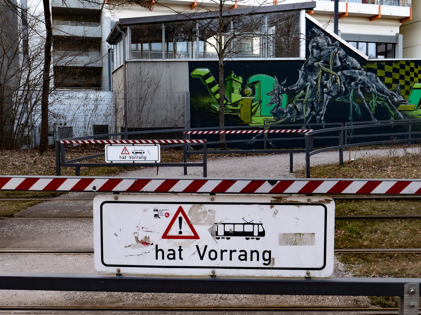 Tramübergang und Streetart...