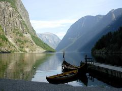 Tranquilidad en los fiordos de Noruega