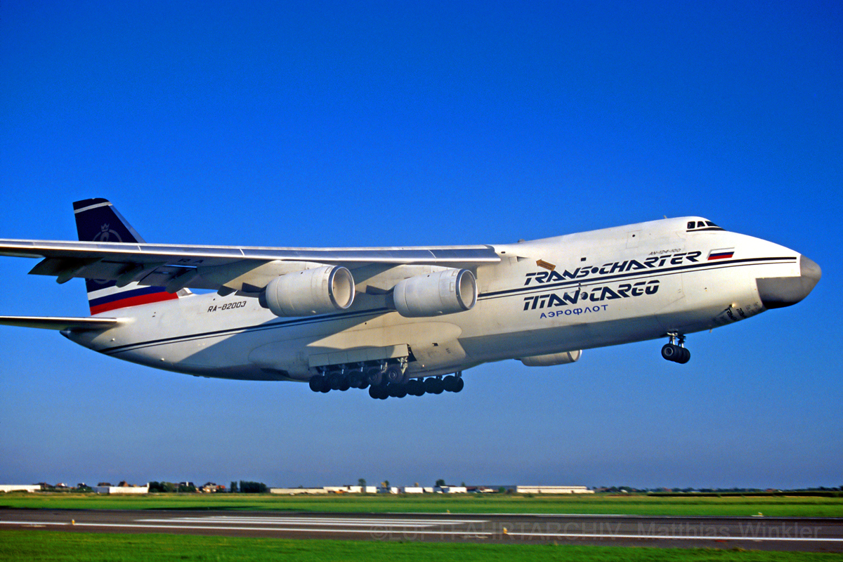 TRANS-CHARTER / TITAN CARGO AN-124 im Anflug auf Oostende