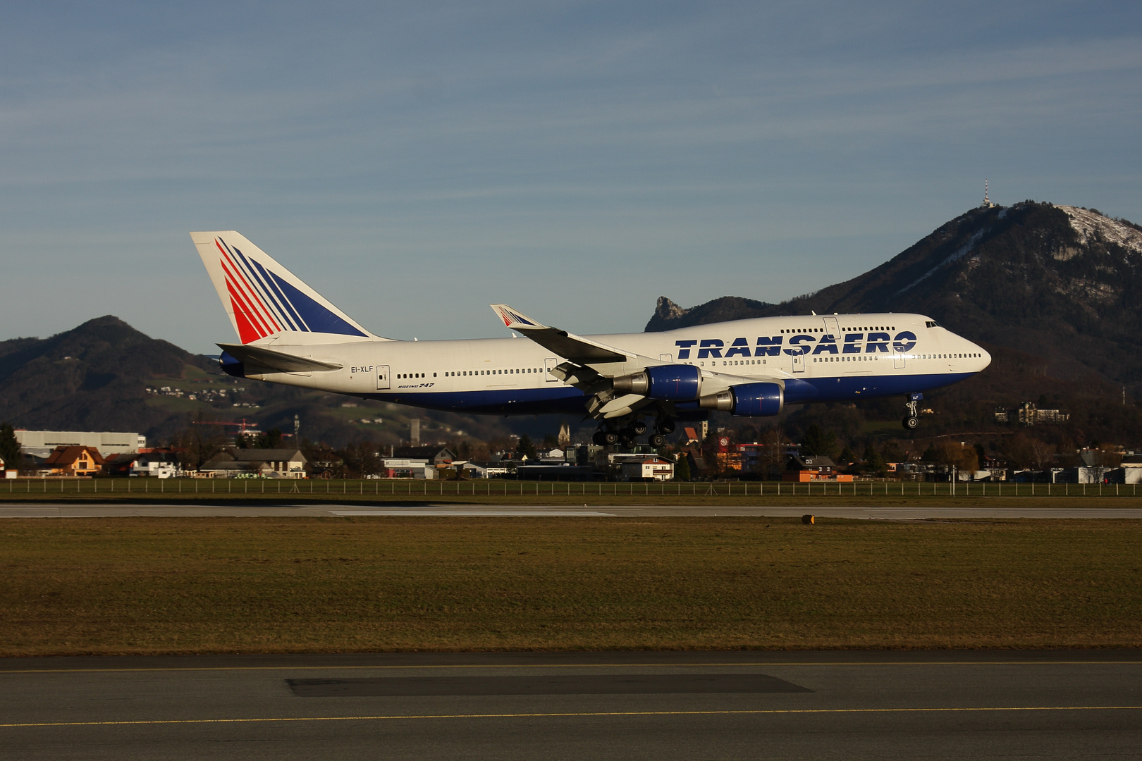 Transaero 747-446 EI XLF