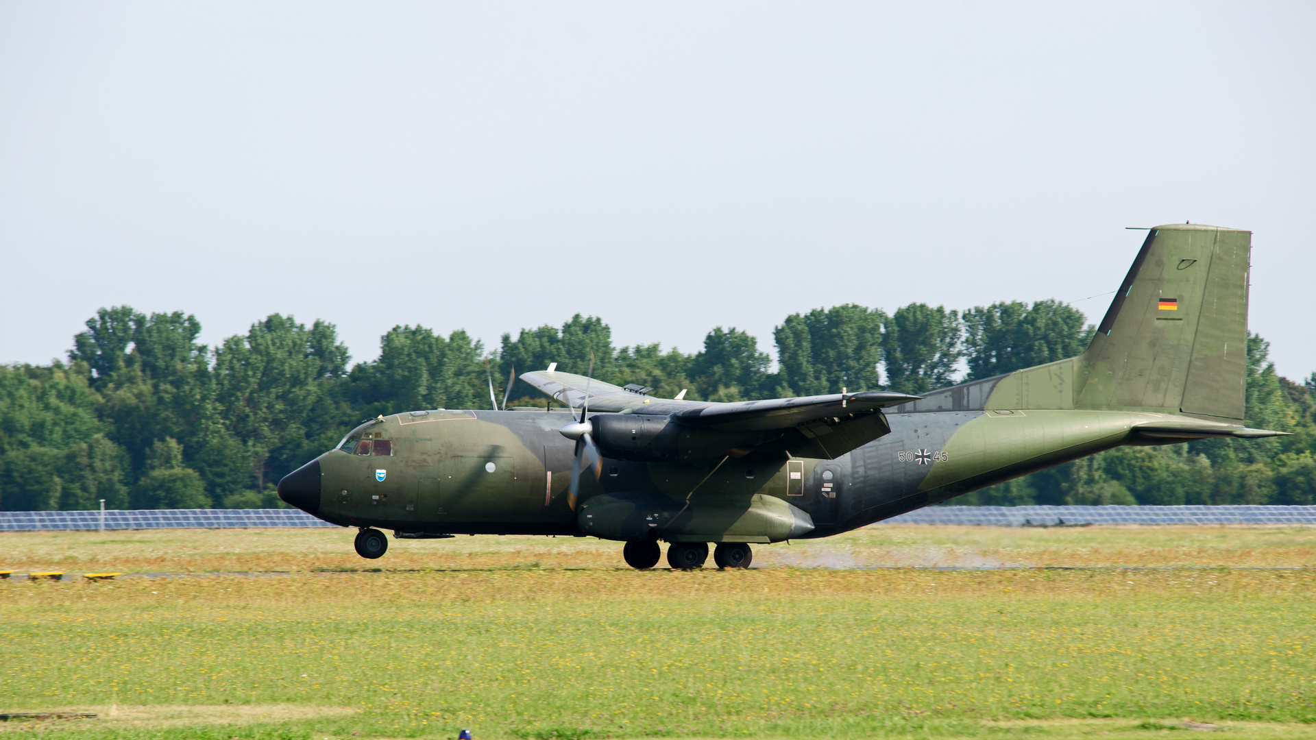 Transall der Bundeswehr beim Aufsetzen