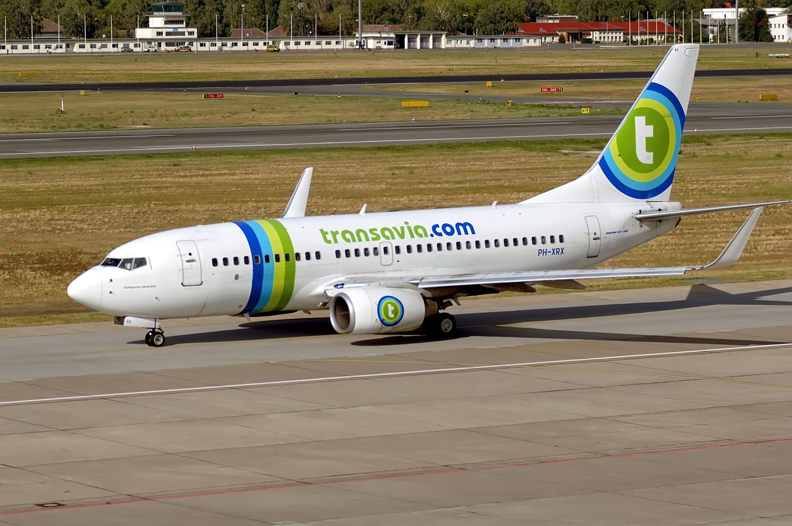 transavia.com Boeing 737- 700 PH-XRX in Berlin Tegel auf dem Weg zum Taxiway