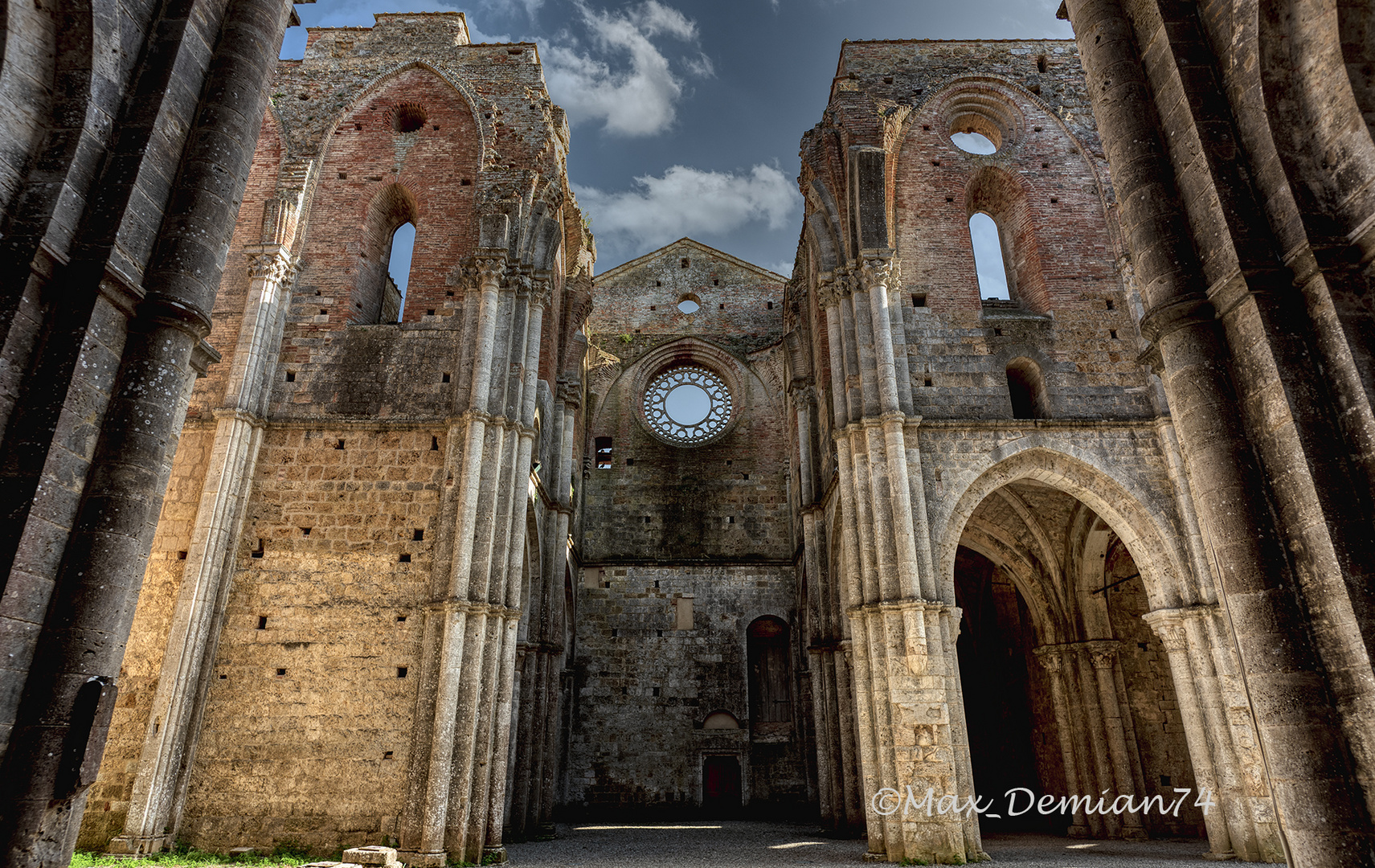 transetto dell'abbazia di S. Galgano