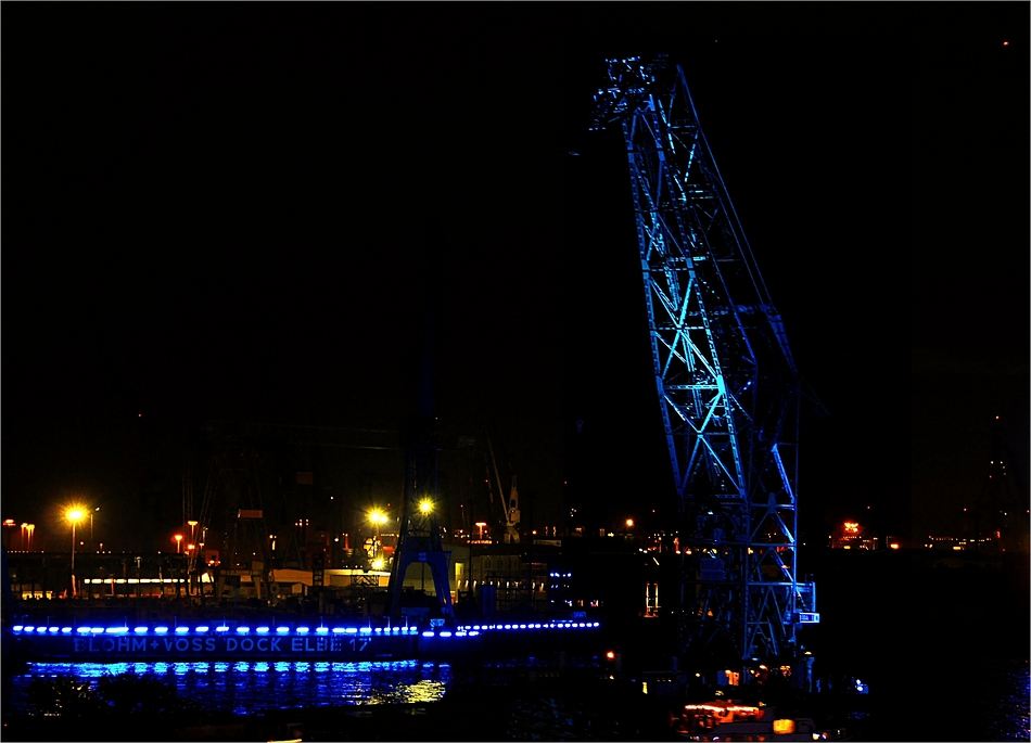 Transformer auf der Elbe