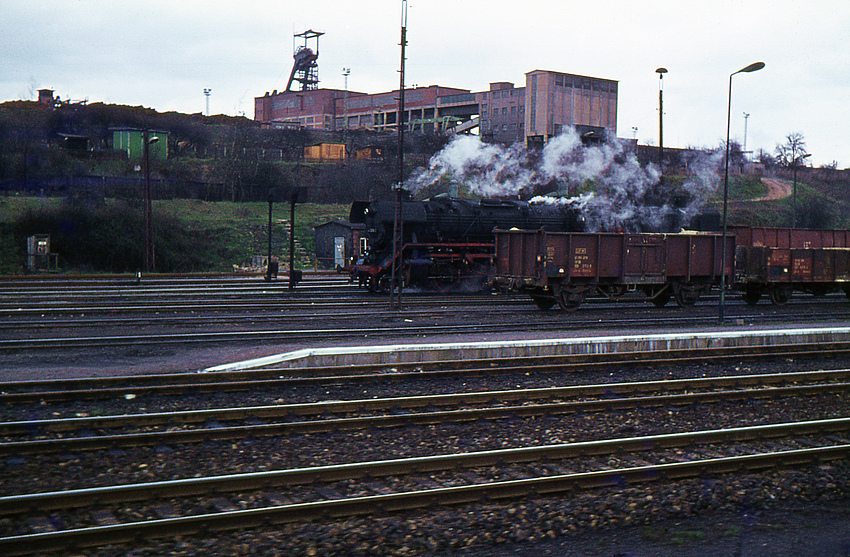 Transitfahrt durch die DDR 1975. Verbotenes Foto einer Bahnanlage.