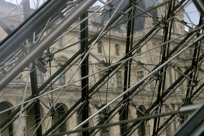 transparenz im louvre