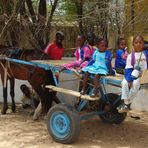 Transport im Senegal 3: "Bus" zum Kindergarten