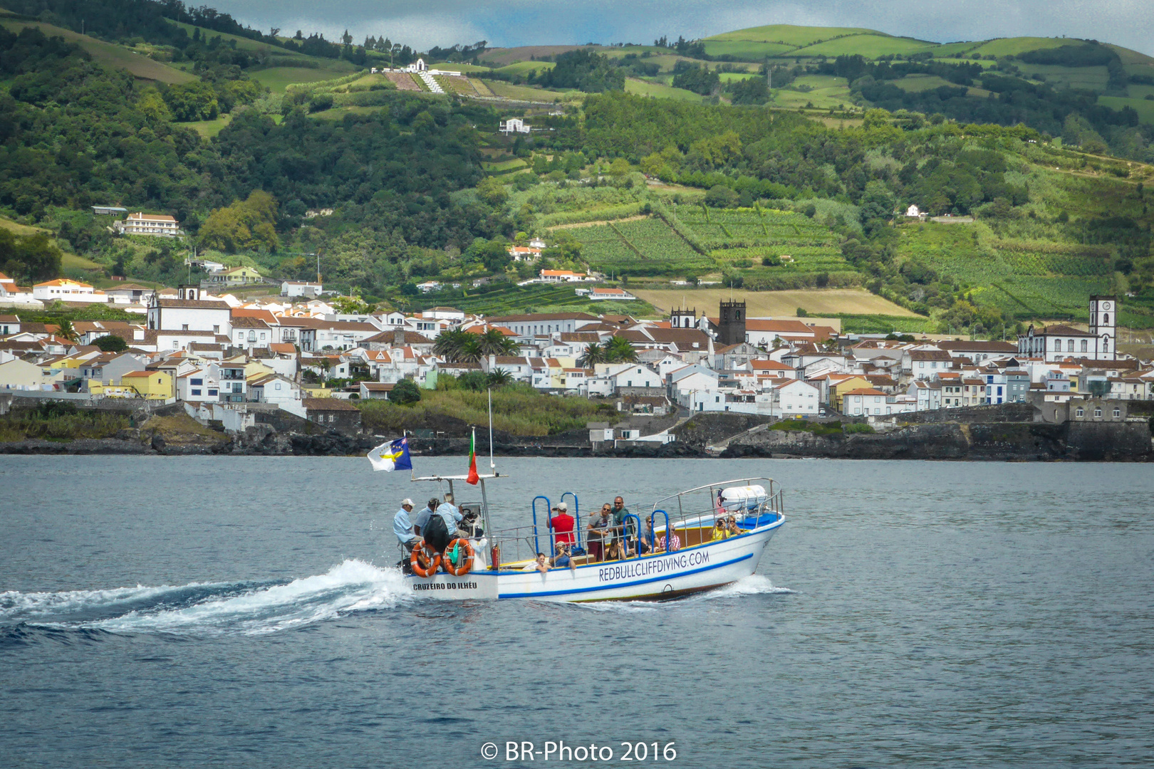 Transportboot zwischen Hafen und Insel Vila Franca da Campo