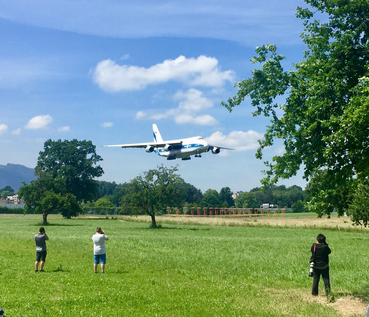 Transportflugzeug Antanov AN-124 ...