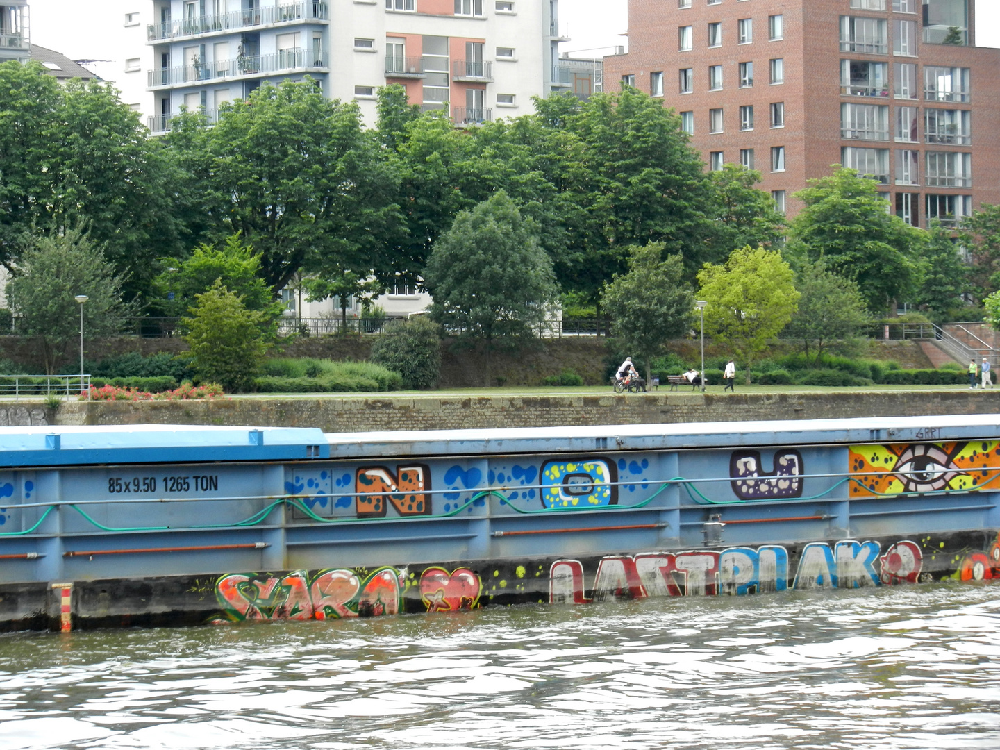 Transportschiff aus Frankreich (Frachter?!)