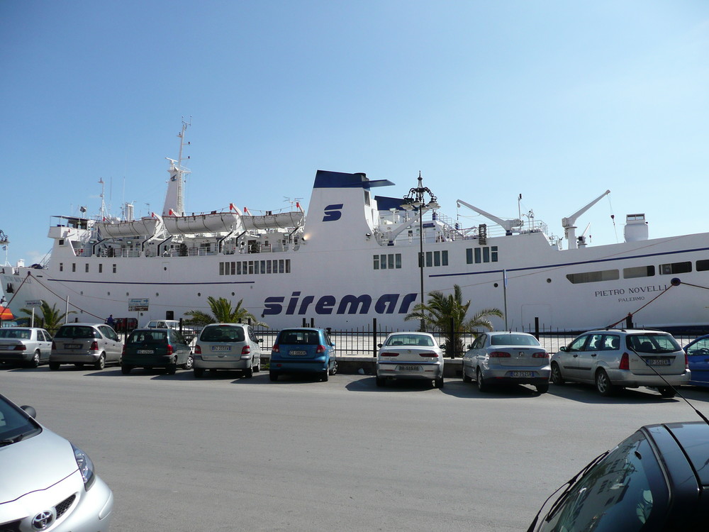 Trapani-PIETRO NOVELLI in der Hafen von Trapani...