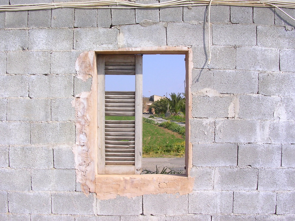 Tras la ventana