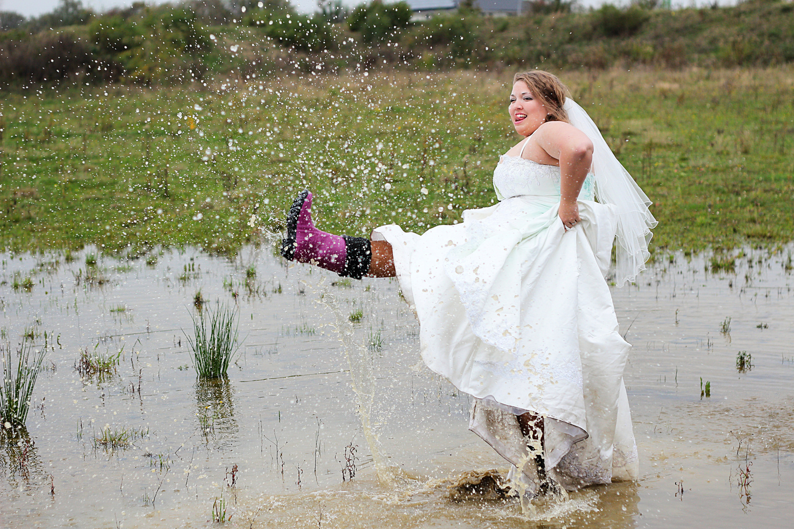 Trash the Dress - Pfütze