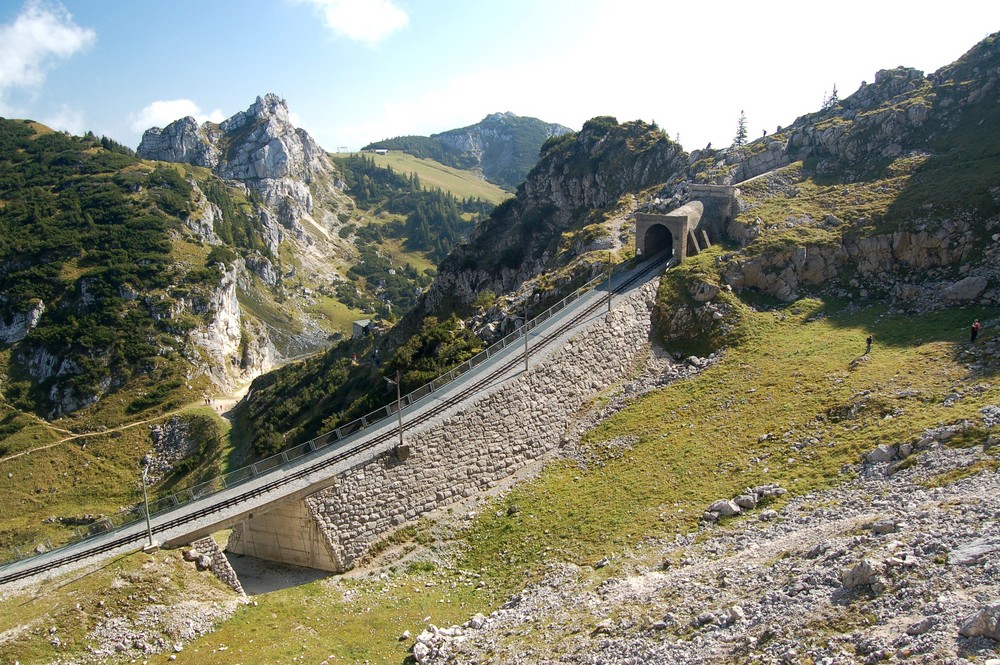 Trasse mit Tunnel