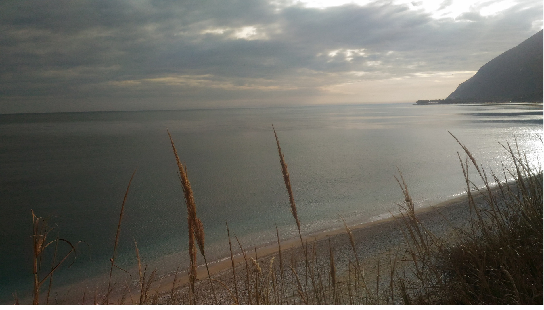 tratto di costa dal   PARCO DEL CONERO ANCONA febbraio 2019  ore 10.00