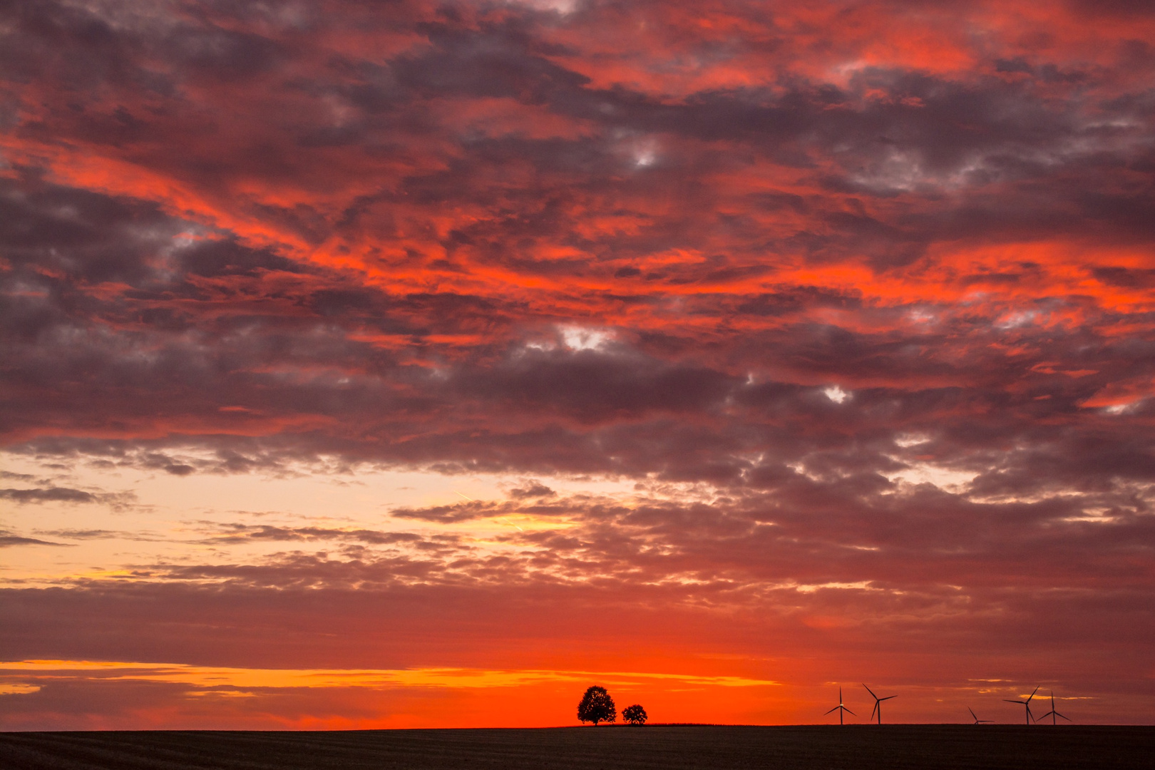 Traumhaft glühender Sonnenuntergang 