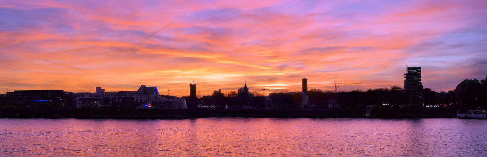 Traumhafter Abendhimmel über Köln