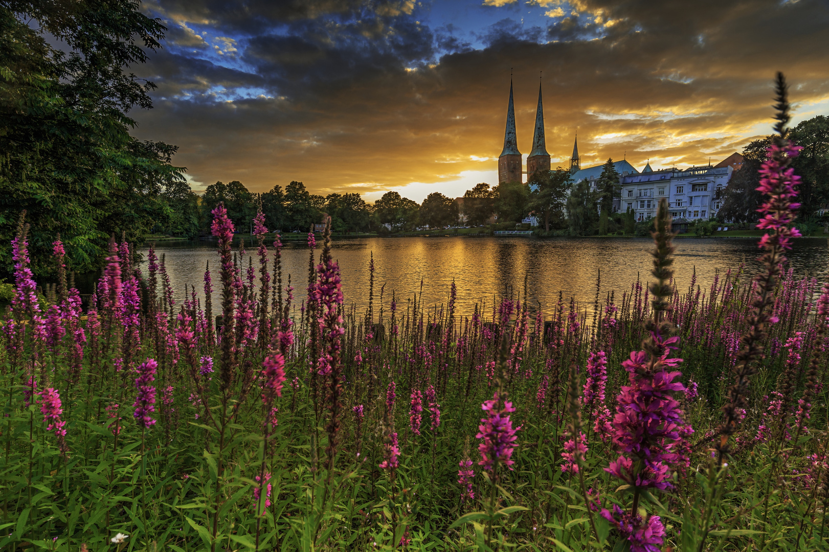 Traumhafter Sonnenuntergang am Dom