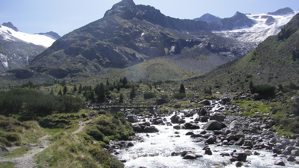 traumhafter Wanderweg - wenn's kein Nebel hat, wie beim Aufstieg