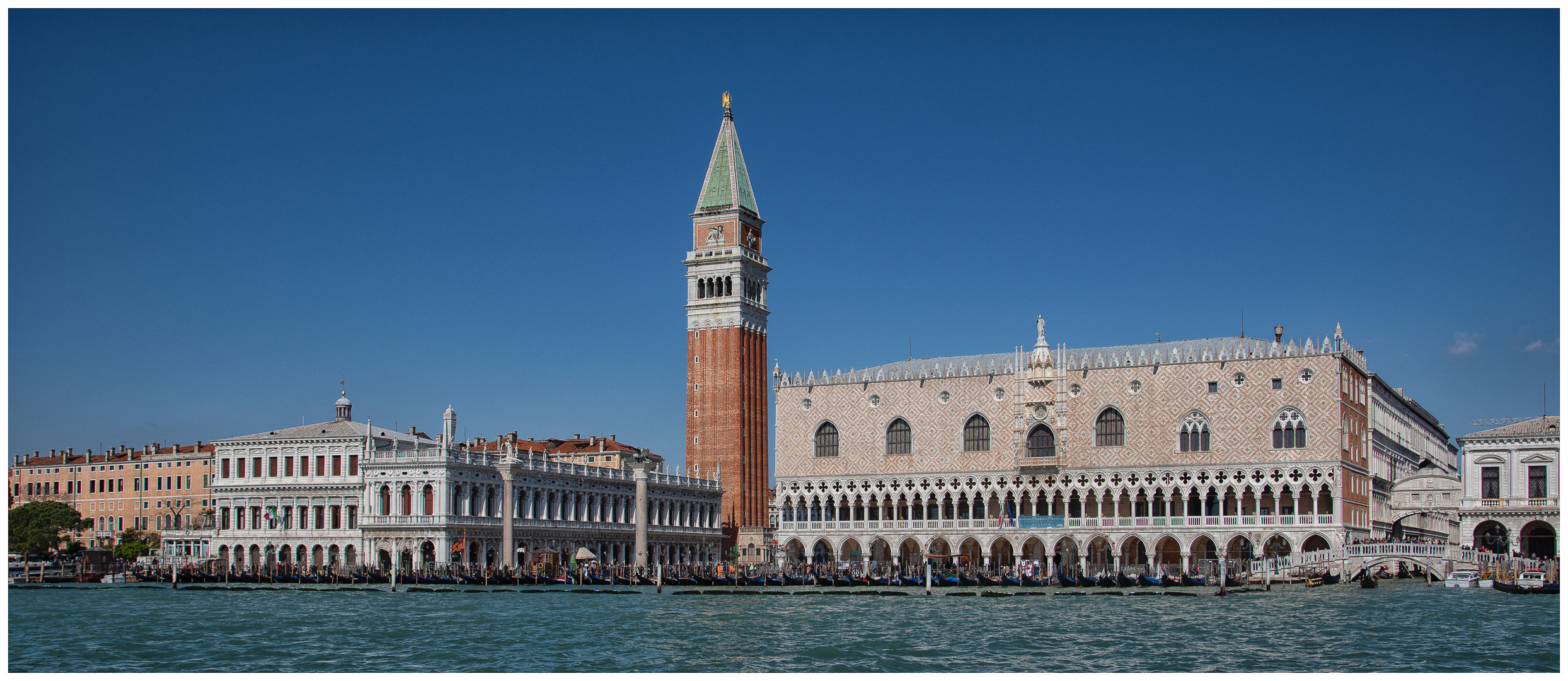 Traumhaftes Frühlingswetter am Piazza San Marco