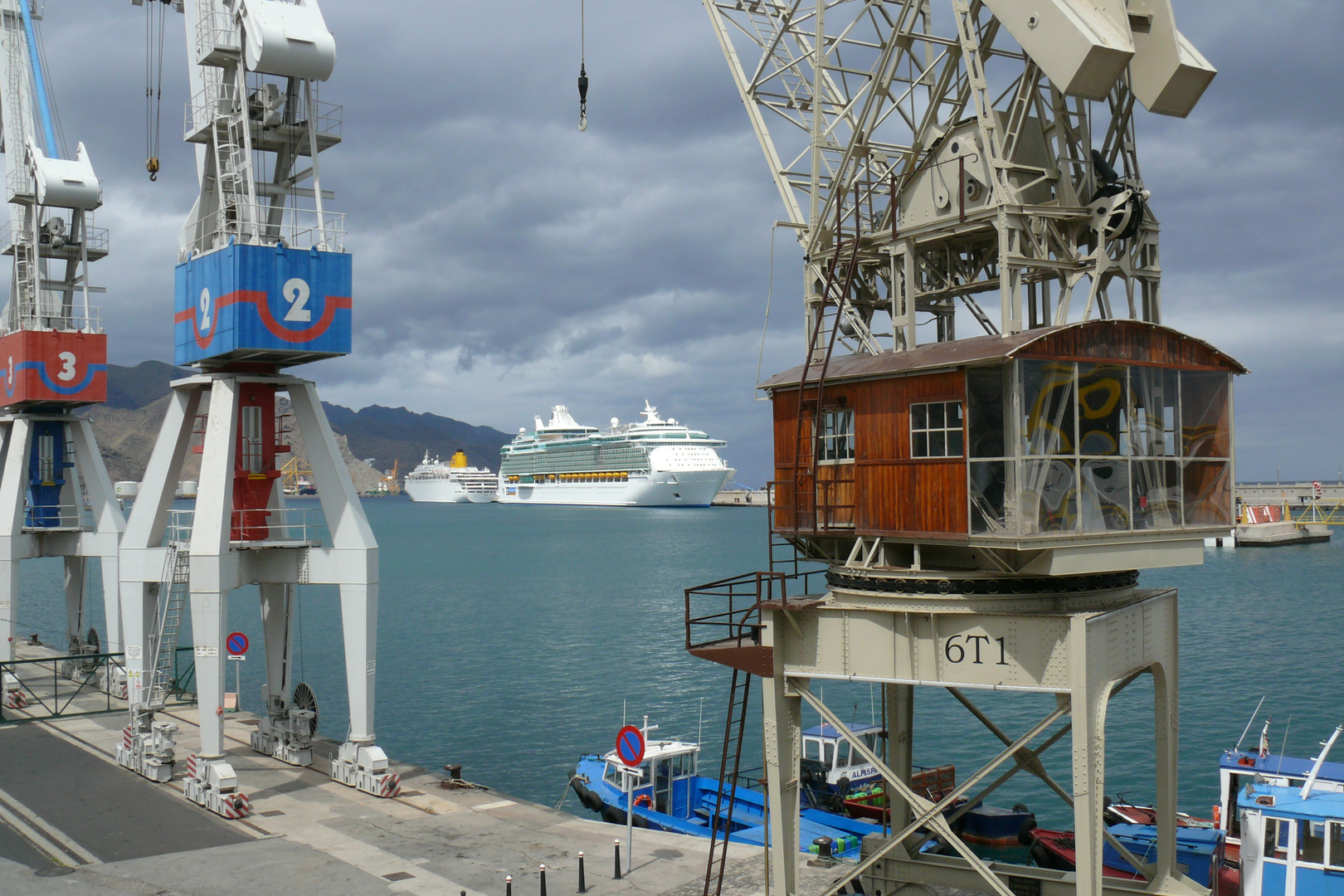 Traumschiffe im Hafen von Santa Cruz de Tenerife