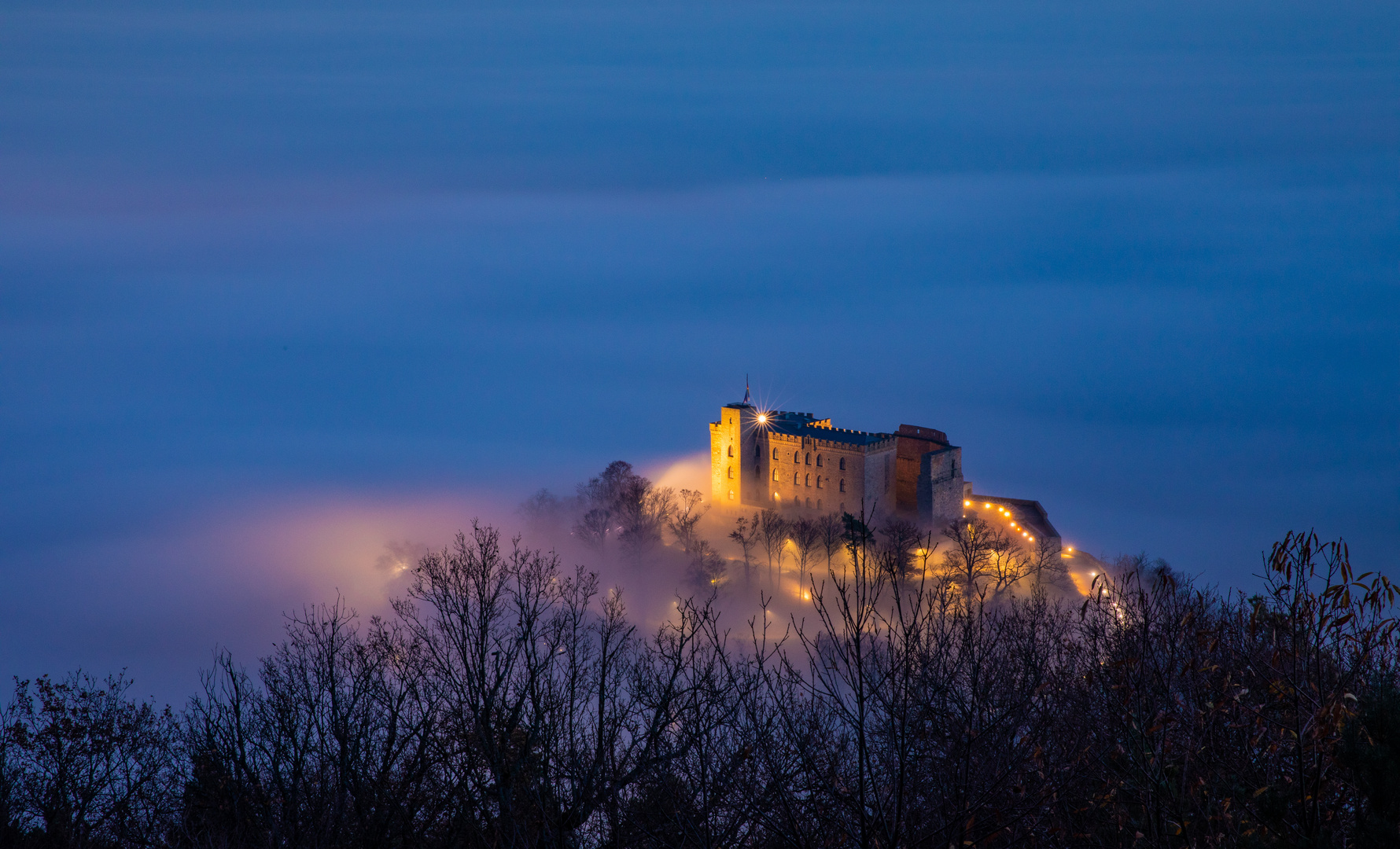 Traumschloss im Nebel