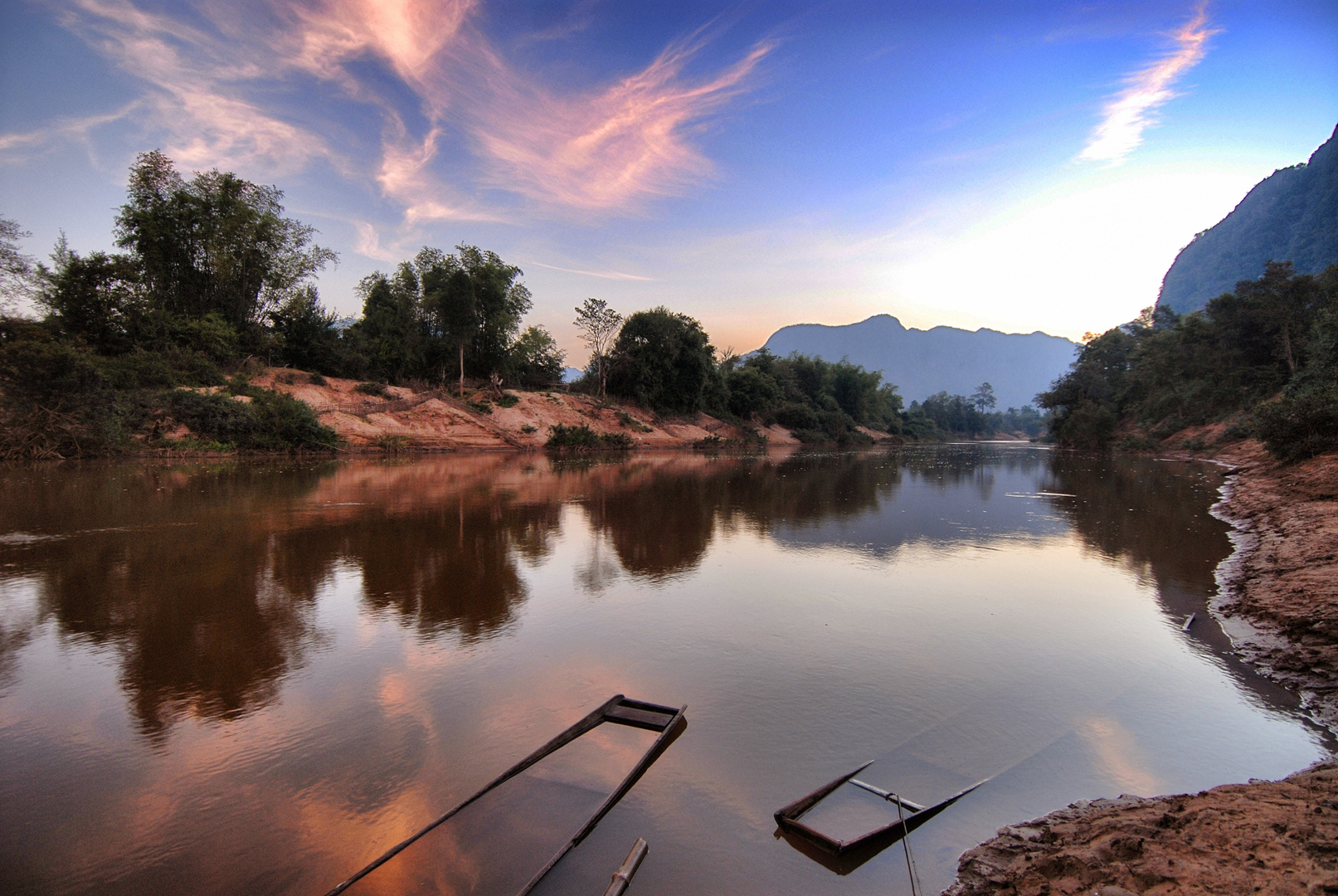 Traumstimmung am HinBounRiver in der Provinz Khammouan