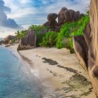 Traumstrand mit Felsen