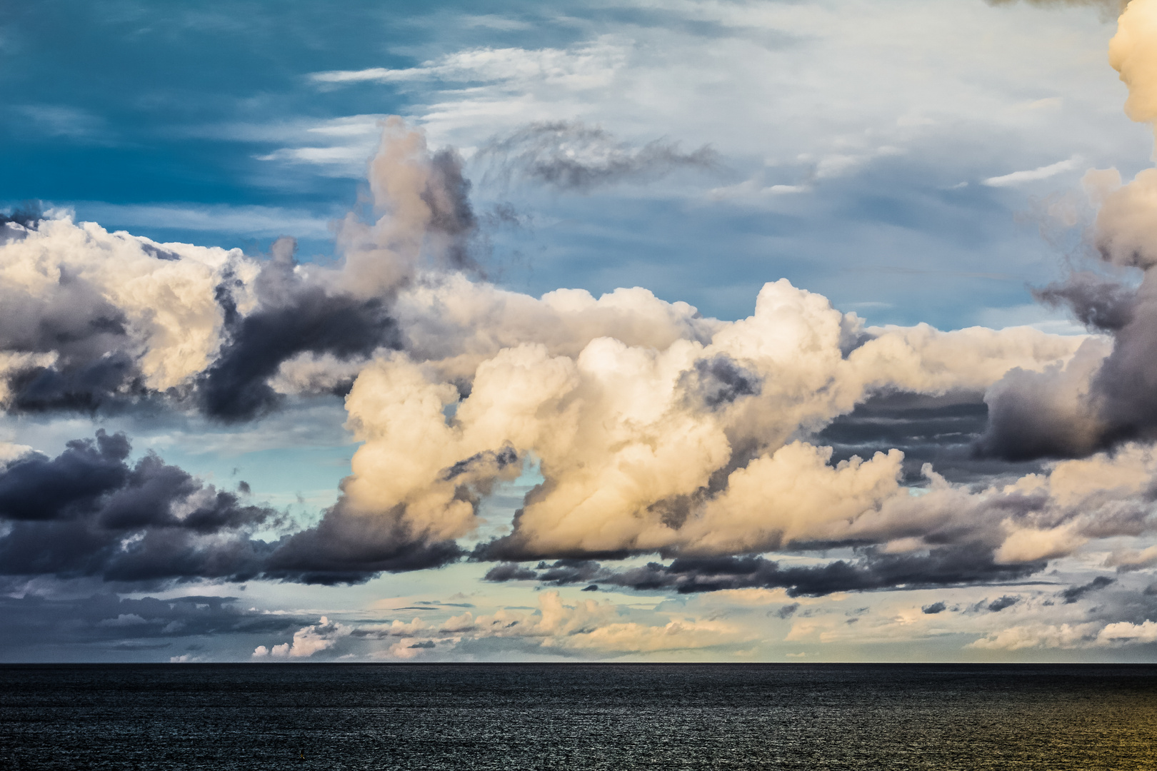 Traumwolken über Helgoland