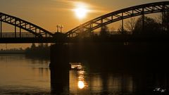 Traunbrücke im Gegenlicht