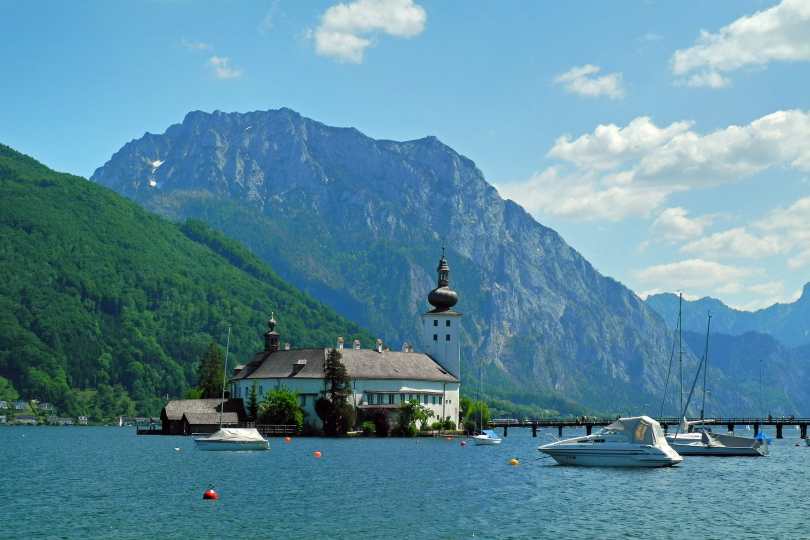 Traunsee, Schloß Orth mit Traunstein.