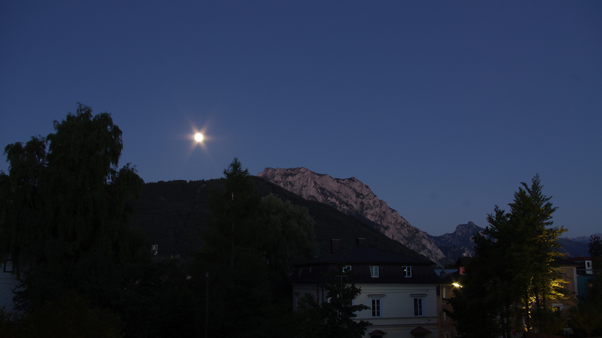 Traunstein bei Nacht