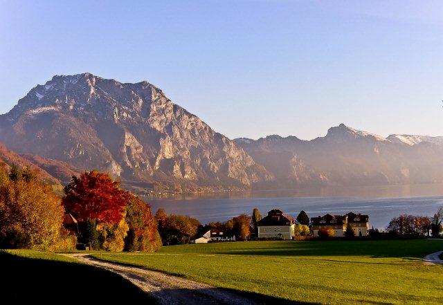 Traunstein mit schlafender Griechin Traunsee (Österreich, Salzkammergut, Gmunden)