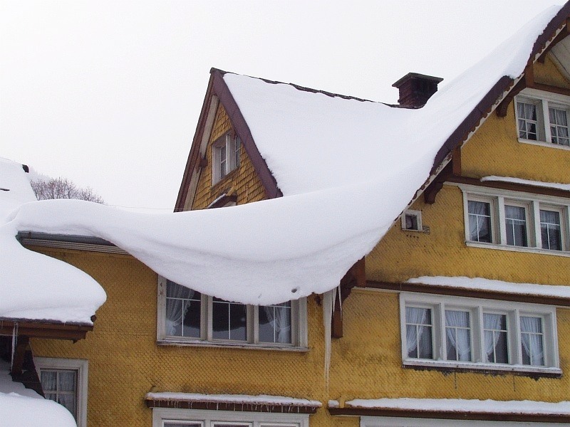 Traurig hängt der Schnee.....