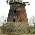 traurige alte windmühle