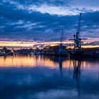 Trave Hafen in Lübeck im Sonnenuntergang