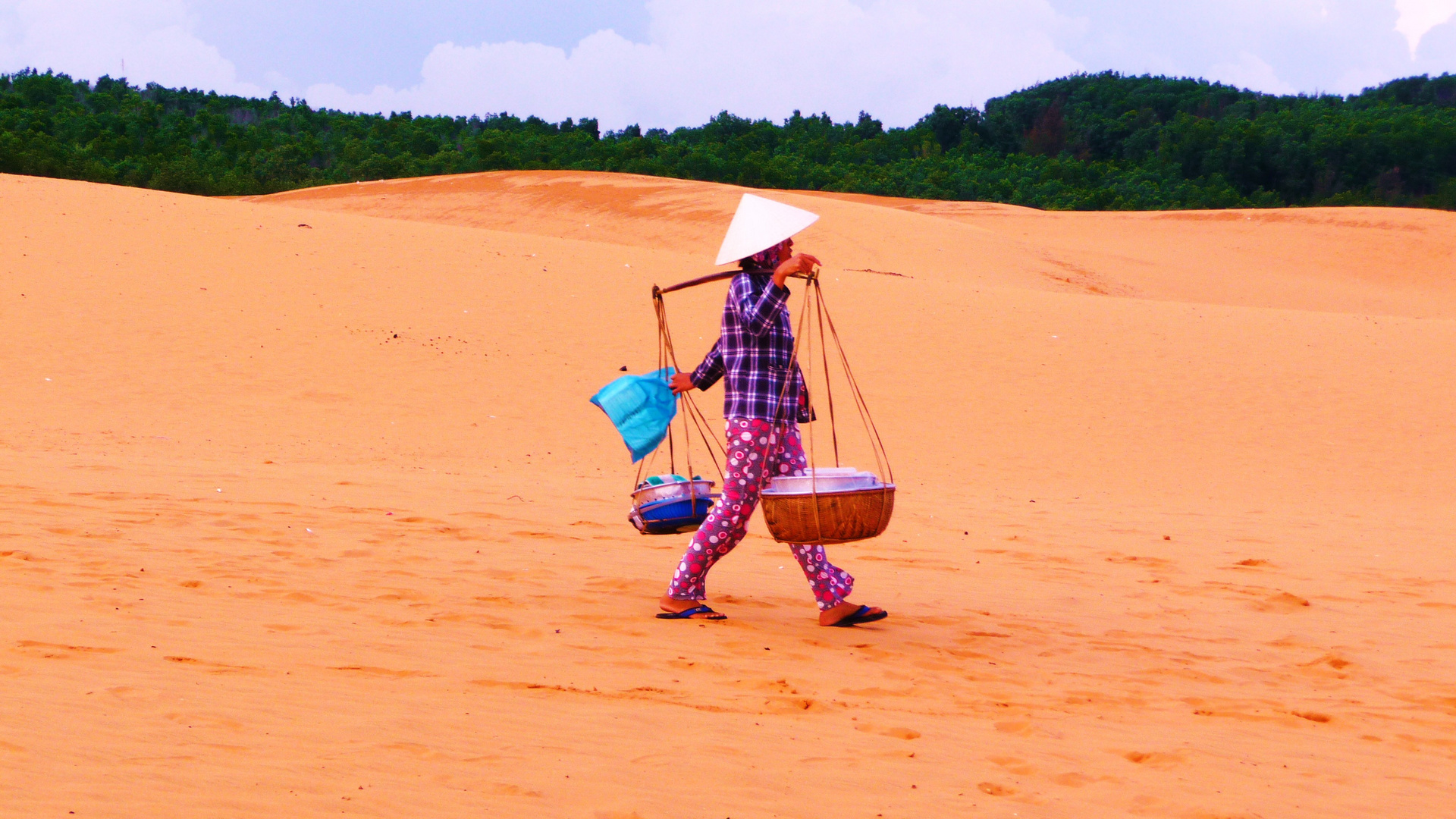 Travel through Vietnam - Sand dunes of Mui Ne