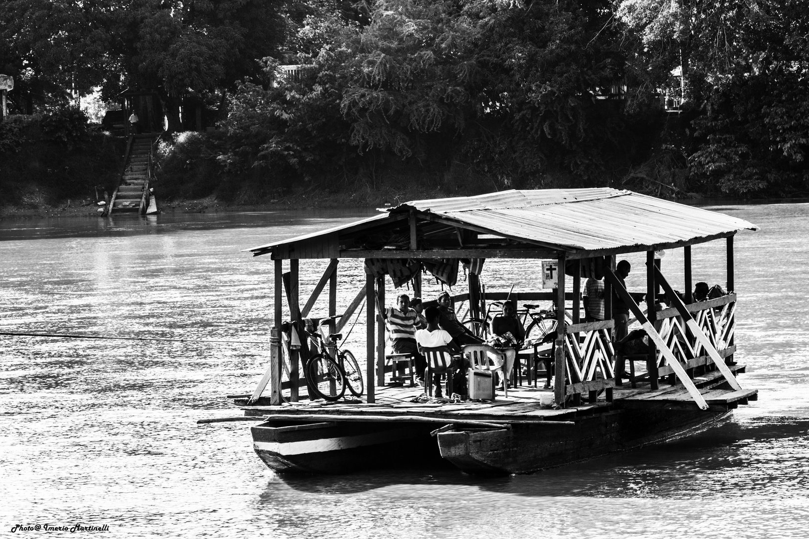 Traveling over the river Sinu