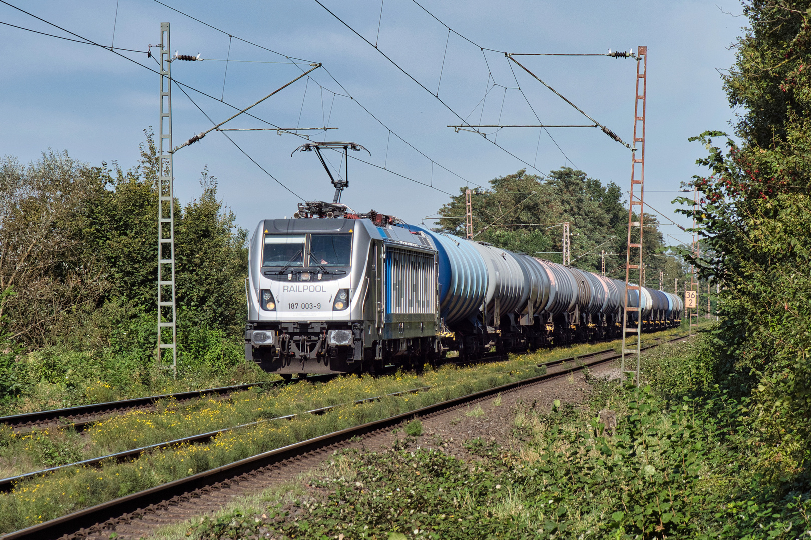 Traxx 3 mit Kesselzug in Hilden